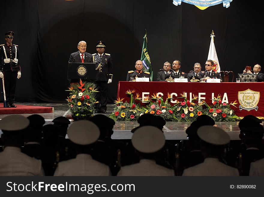 El Presidente Salvador SÃ¡nchez CerÃ©n participÃ³ esta maÃ±ana en la graduaciÃ³n de la promociÃ³n nÃºmero 88 de la Escuela Militar &quot;CapitÃ¡n General Gerardo Barrios&quot;. Un total de 65 cadetes, 59 hombres y 6 seÃ±oritas, fueron los graduados a quienes el Presidente entregÃ³ sables y espadas. El Presidente Salvador SÃ¡nchez CerÃ©n participÃ³ esta maÃ±ana en la graduaciÃ³n de la promociÃ³n nÃºmero 88 de la Escuela Militar &quot;CapitÃ¡n General Gerardo Barrios&quot;. Un total de 65 cadetes, 59 hombres y 6 seÃ±oritas, fueron los graduados a quienes el Presidente entregÃ³ sables y espadas.