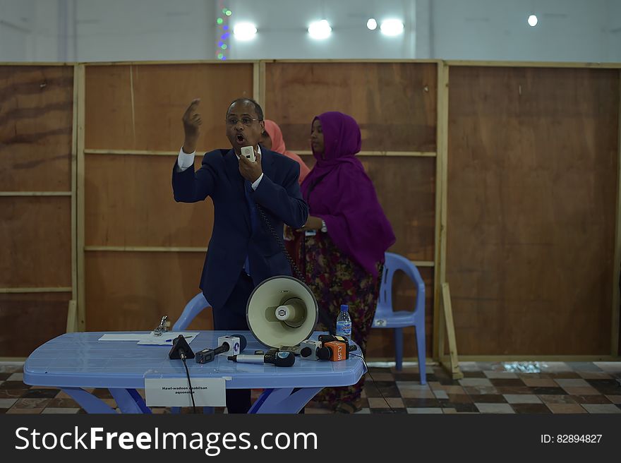 Abdullahi Hashi Abiib, a candidate for the House of the People from Somaliland, gives a final speech to delegates about to cast their votes in Mogadishu, Somalia, on December 6, 2016. Somalia is currently electing members to the House of the People, who will then go on to elect Somalia&#x27;s new president along with the Upper House of parliament. AMISOM Photo / Tobin Jones. Abdullahi Hashi Abiib, a candidate for the House of the People from Somaliland, gives a final speech to delegates about to cast their votes in Mogadishu, Somalia, on December 6, 2016. Somalia is currently electing members to the House of the People, who will then go on to elect Somalia&#x27;s new president along with the Upper House of parliament. AMISOM Photo / Tobin Jones