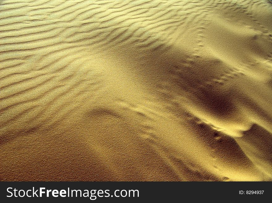 Wind patterns in de the sand dunes