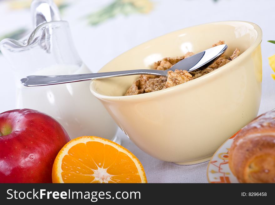 Healthy breakfast: honey and cornflakes