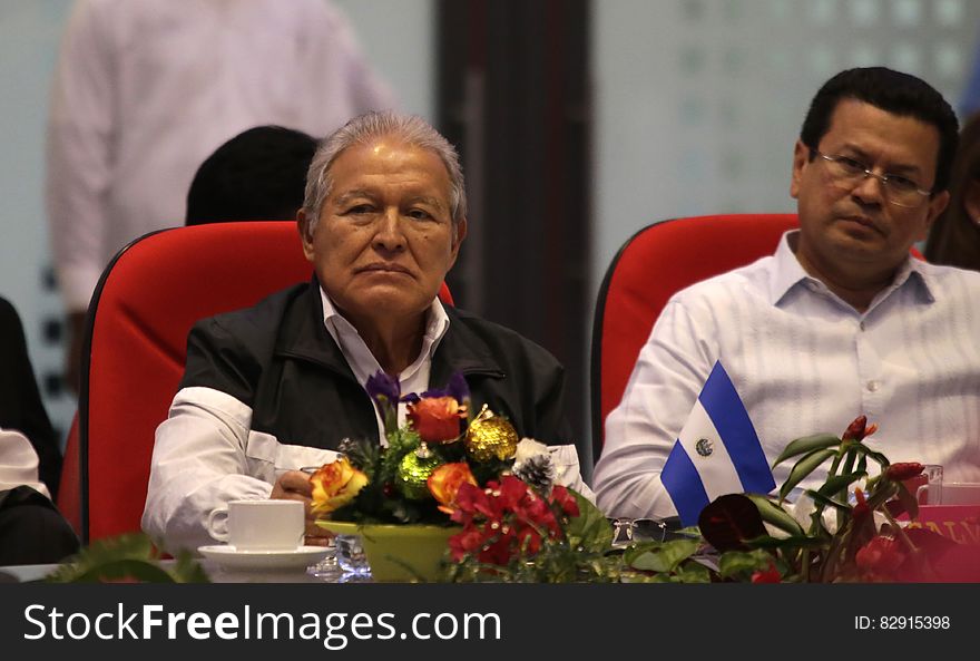 Presidente Salvador SÃ¡nchez CerÃ©n junto a Hugo MartÃ­nez , Canciller. Presidente Salvador SÃ¡nchez CerÃ©n junto a Hugo MartÃ­nez , Canciller.