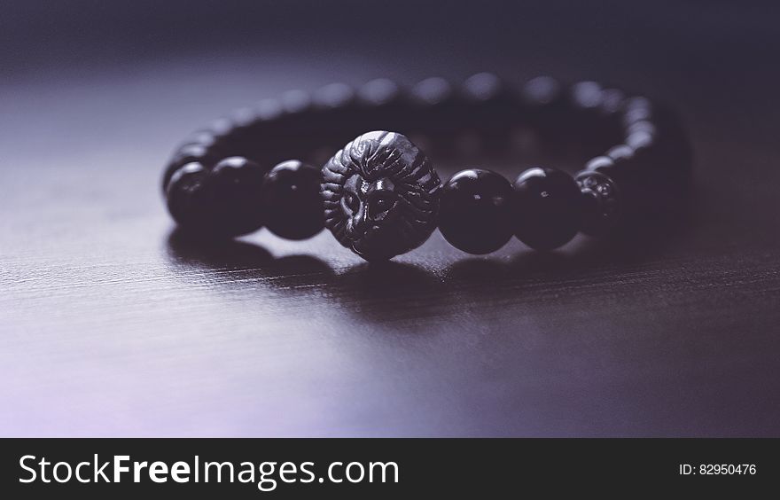 Black Beaded Lion Pendant Bracelet