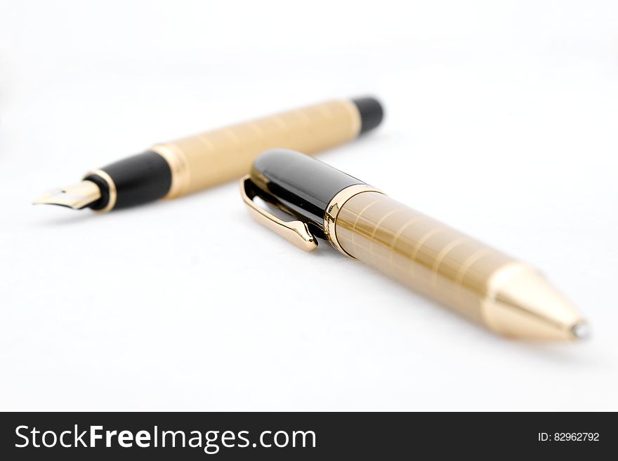 Gold pen and fountain pen