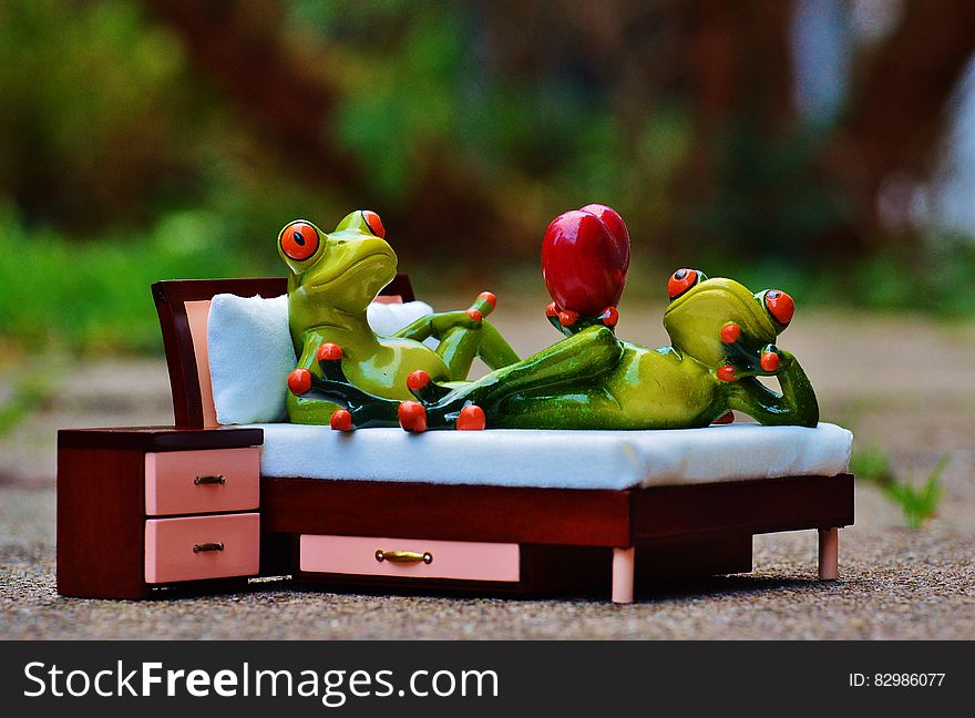 2 Green Frog on Bed Figurine