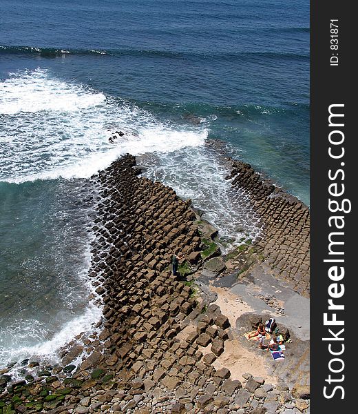 Man fishing with his family e a seashore