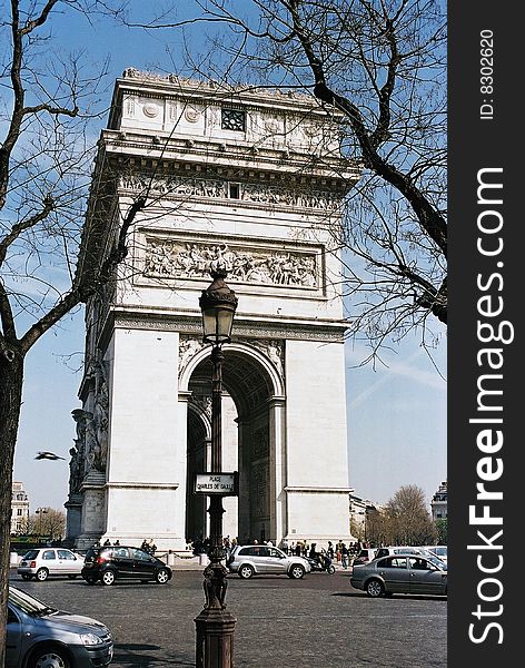 Diurnal sight of the arch of the victory in paris. Diurnal sight of the arch of the victory in paris