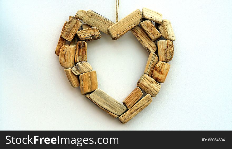 Brown Blocks Heart Shape Wall Mount Ornament