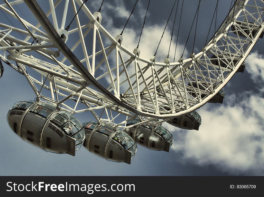 Ferris Wheel during Daytime