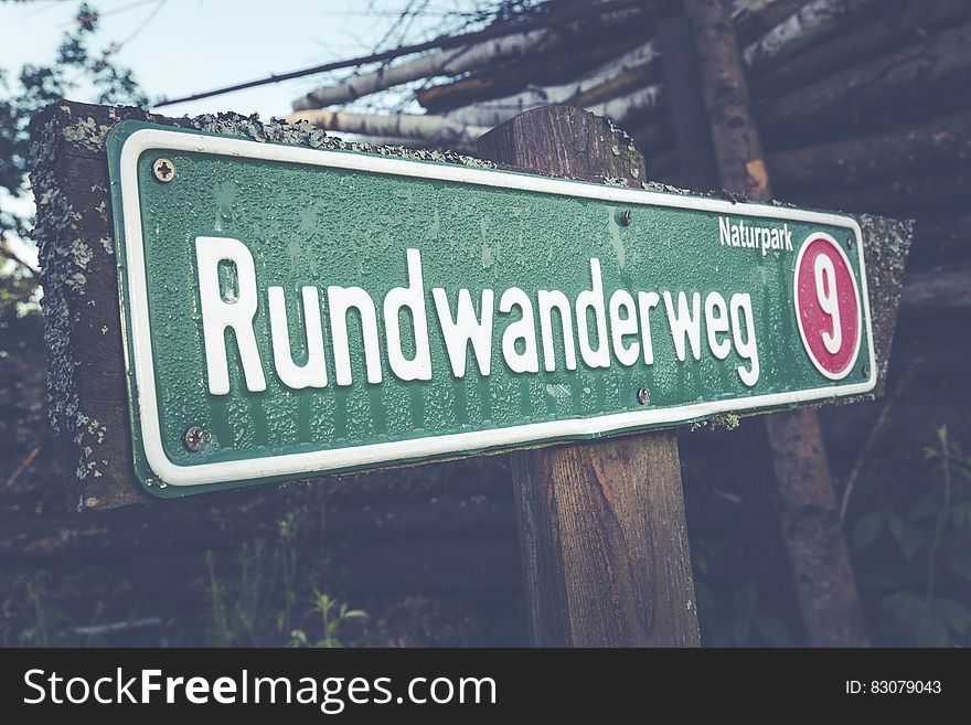 Rundwander Weg 9 Road Signage