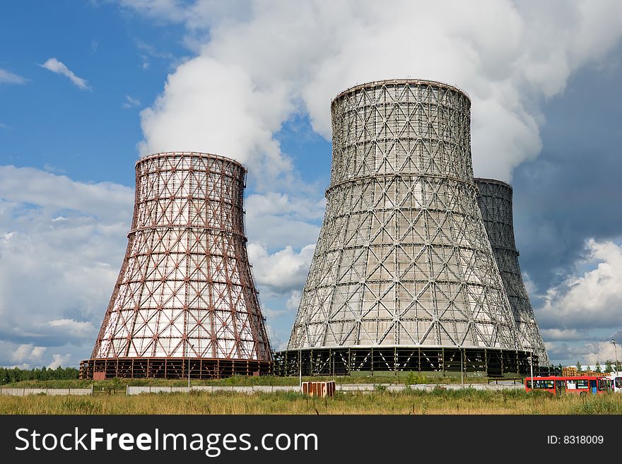 Power station, water condensating towers