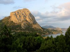Evening Mountainous Coast. Royalty Free Stock Photos Evening Mountainous Coast. Royalty Free Stock Photos