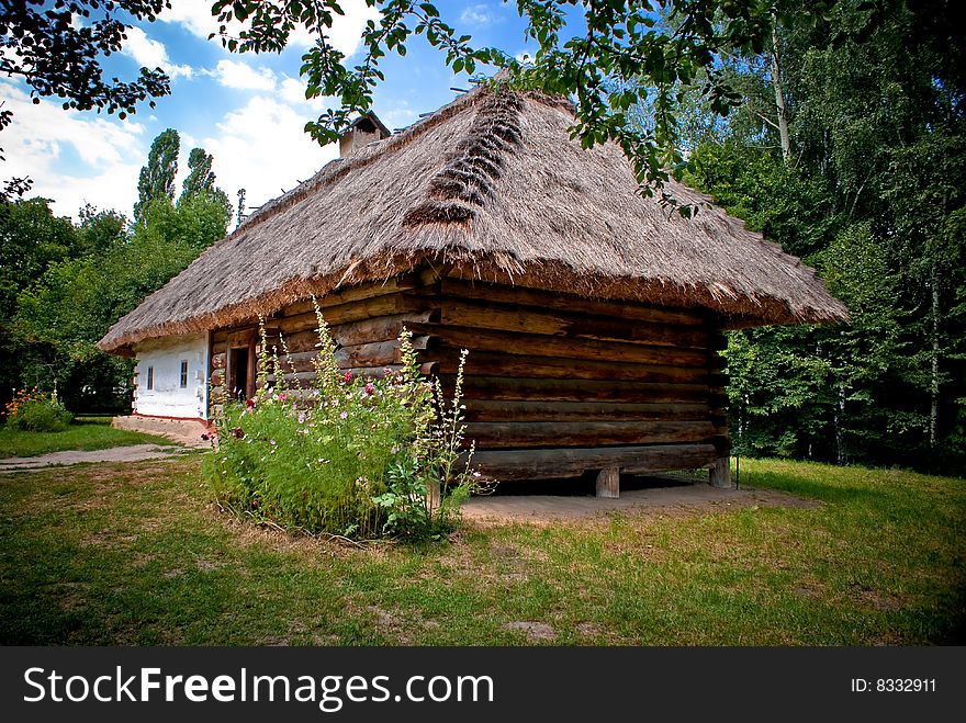 Traditional, folk house of the Ukrainian monogynopaedium