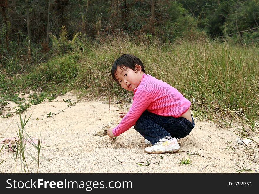 A lovely Chinese children to play outdoors. A lovely Chinese children to play outdoors.
