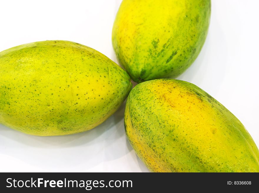 Ripe papayas in the market