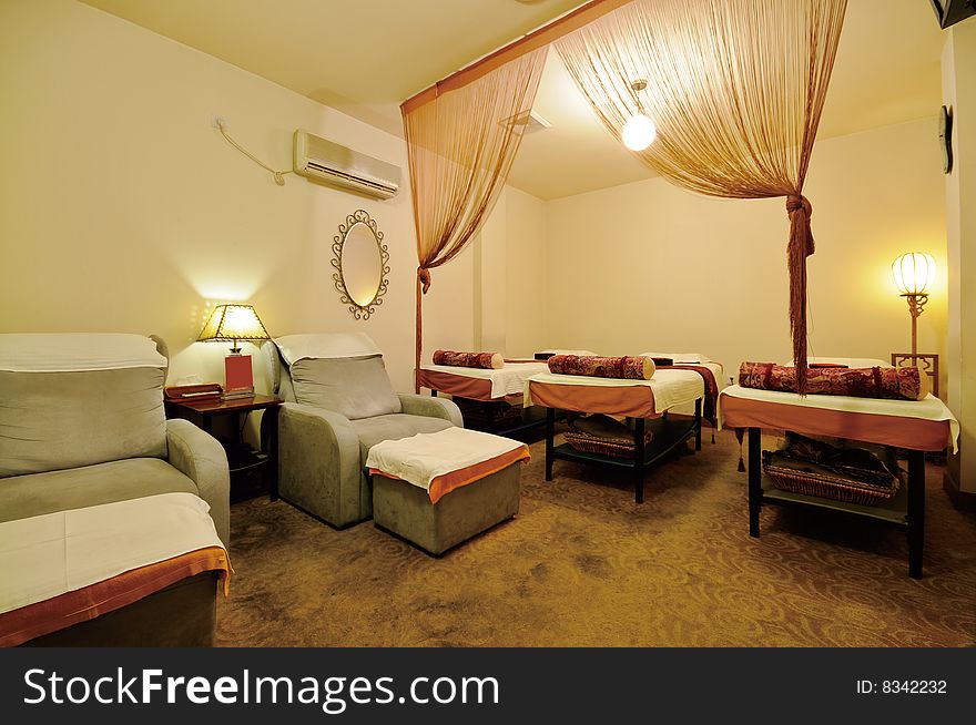 A yellow massage room with nobody