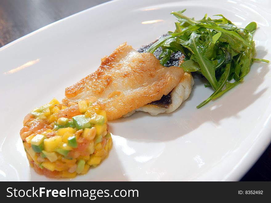 Fried fish with vegetables and rukkola