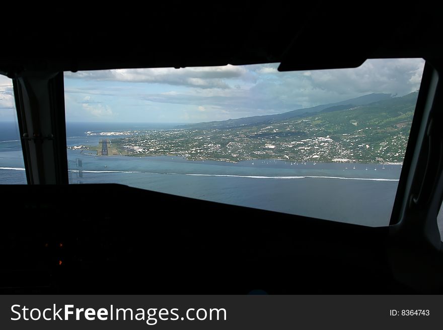 Commercial airliner landing in Tahiti