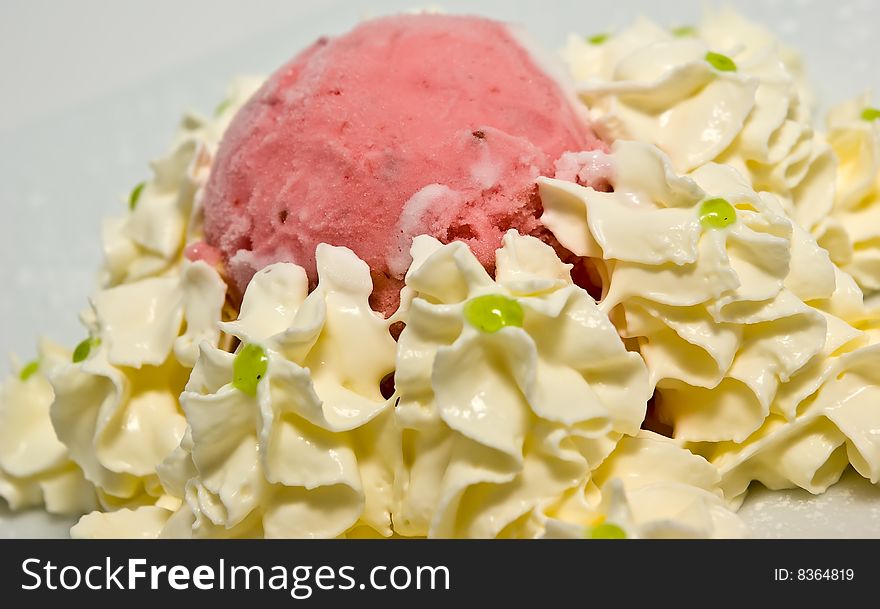 Strawberry ice-cream with creams