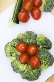 Broccoli And Cherry Tomatoes Stock Photography Broccoli And Cherry Tomatoes Stock Photography