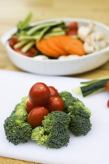 Broccoli And Cherry Tomatoes Royalty Free Stock Image Broccoli And Cherry Tomatoes Royalty Free Stock Image