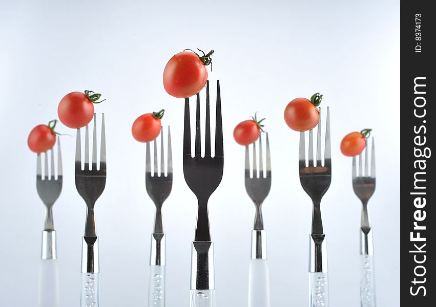 Lined up the tomatoes and fork. Lined up the tomatoes and fork