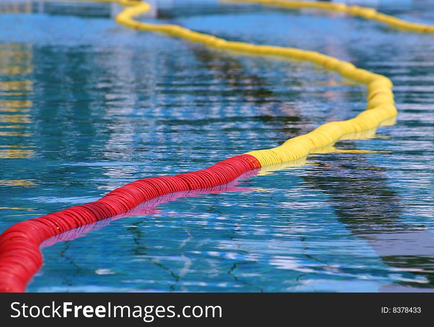 Poorly marked swimming distance in the pool. Poorly marked swimming distance in the pool