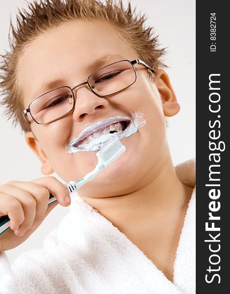 Funny young boy cleaning teeth