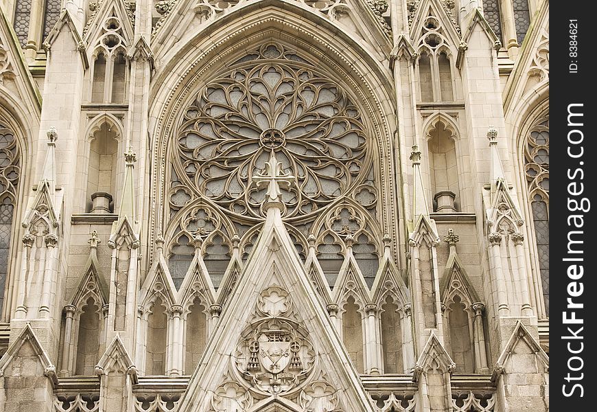 View of the front of a famous church in New York.