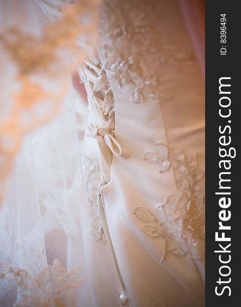 Lacing of the wedding dress