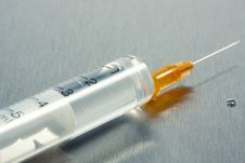 Drop Of A Liquid On A Needle Of A Syringe Royalty Free Stock Images