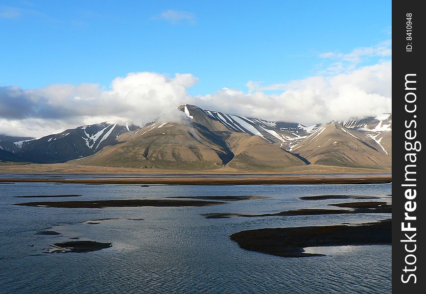 Arctic river Adventelva, Adventdalen Valley, Svalbard