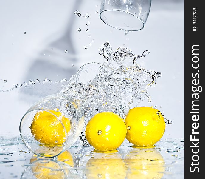 Lemon with spray water.  Creativ splashing. Lemon with spray water.  Creativ splashing