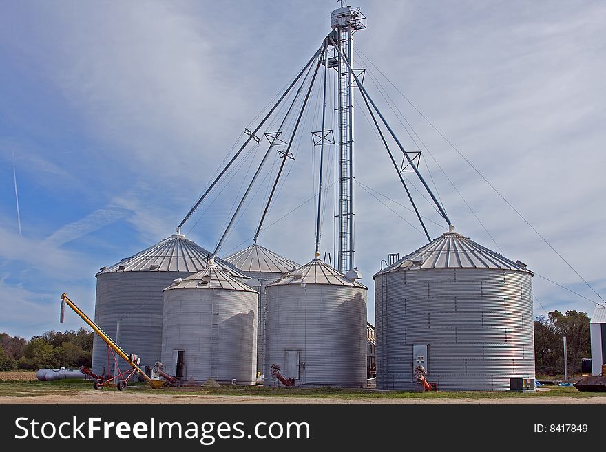 Silos or grain storage bins