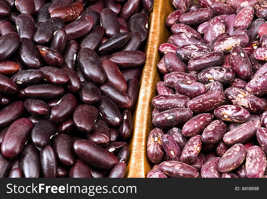 Kidney beans in wooden dish