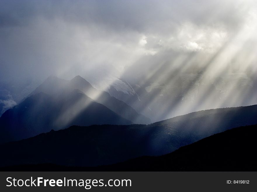 Sun ray at highland of Deqing at Sichuan Province china