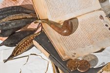 Old Book With Pipe Royalty Free Stock Photos Old Book With Pipe Royalty Free Stock Photos