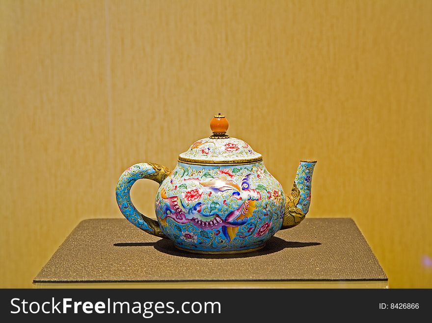 An old  chinese teapot .it  is made in 
 qing dynasty
