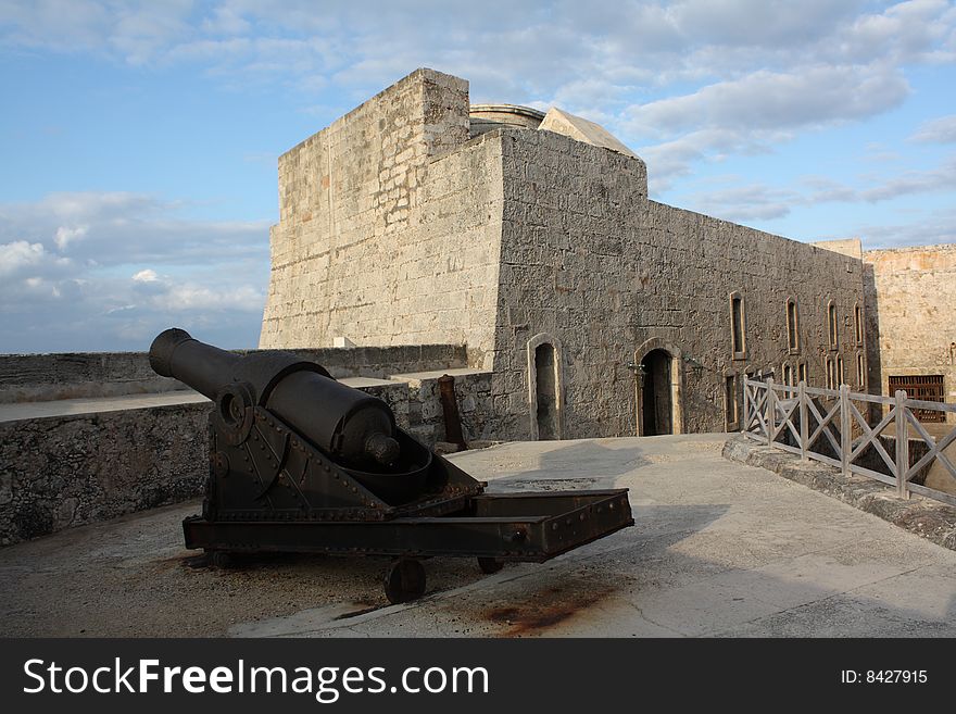 Big cannon defending the Morro Castle