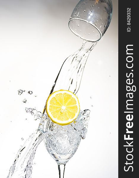 Lemon with spray water.  Creativ splashing. Lemon with spray water.  Creativ splashing