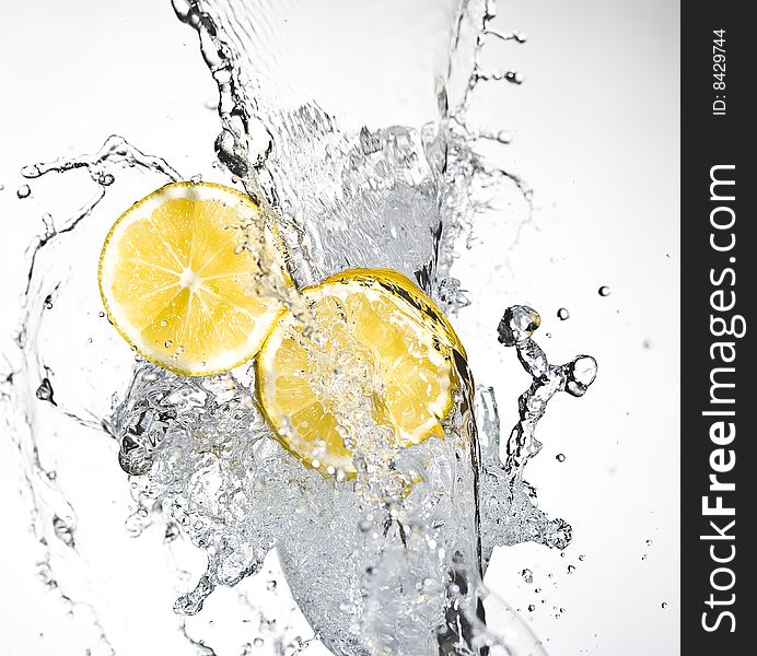 Lemon with spray water.  Creativ splashing. Lemon with spray water.  Creativ splashing