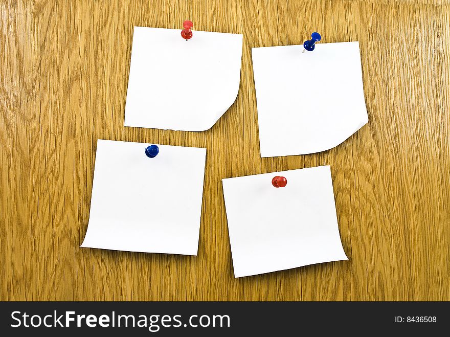 Blanks notes papers attached to a wooden wall