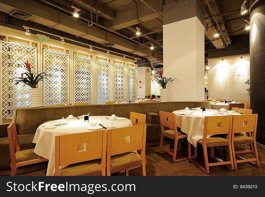 A Chinese restaurant with nobody