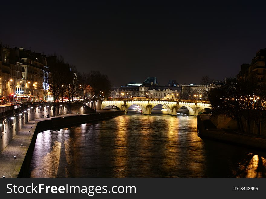 The siene river in paris at night