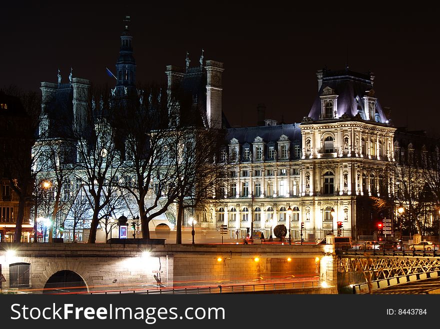 Paris hotel de ville at night