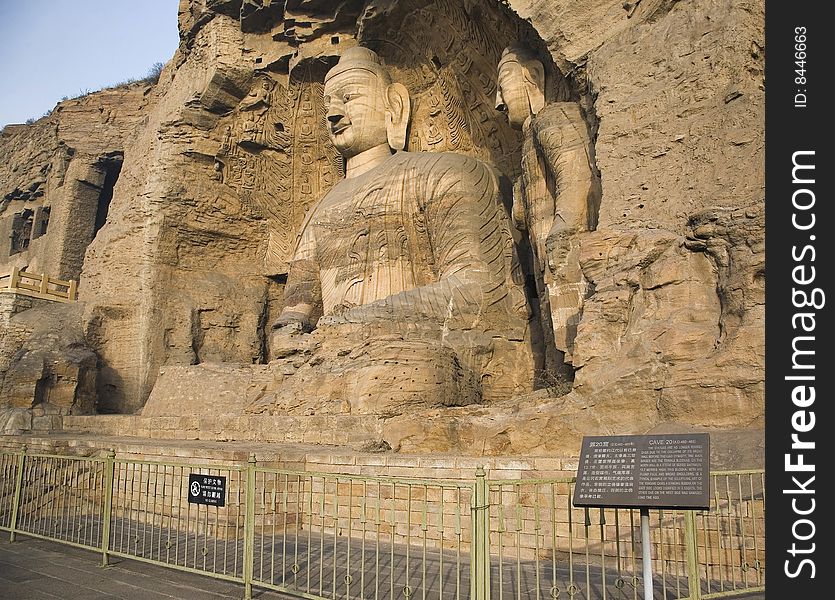 ã€€ã€€yungang caves, one of china's four most famous buddhist caves art treasure houses, is located about sixteen kilometers west of datong, shanxi province.