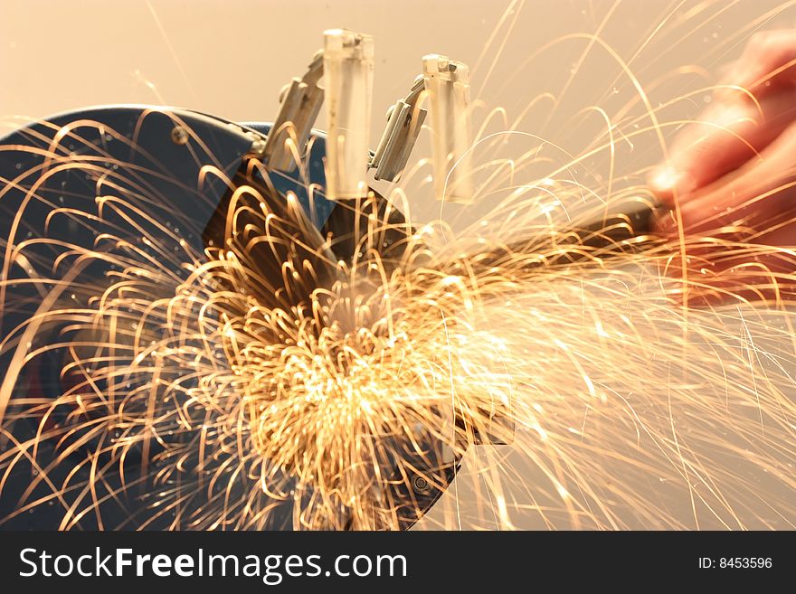 Chisel grinding on the table grinding machine. Chisel grinding on the table grinding machine