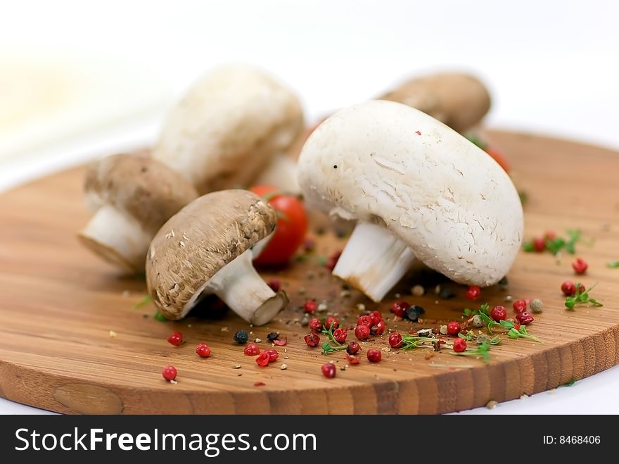 White and brown mushrooms - raw