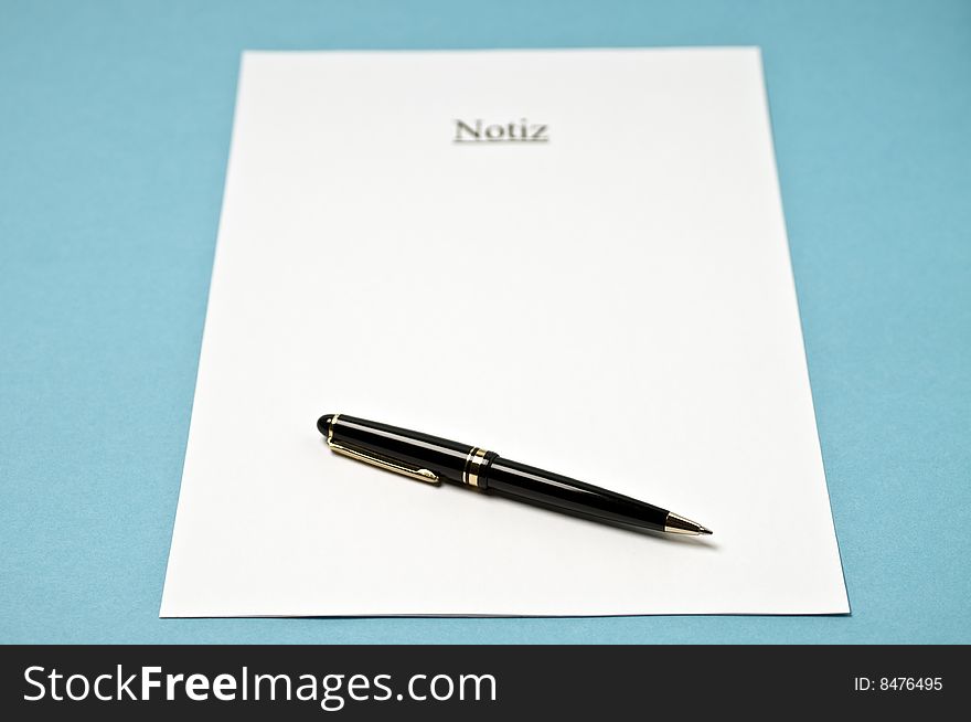 A sheet of paper with the title Notiz. A sheet of paper with the title Notiz