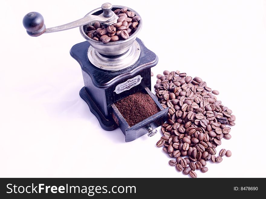 The old coffee grinder and coffee beans
