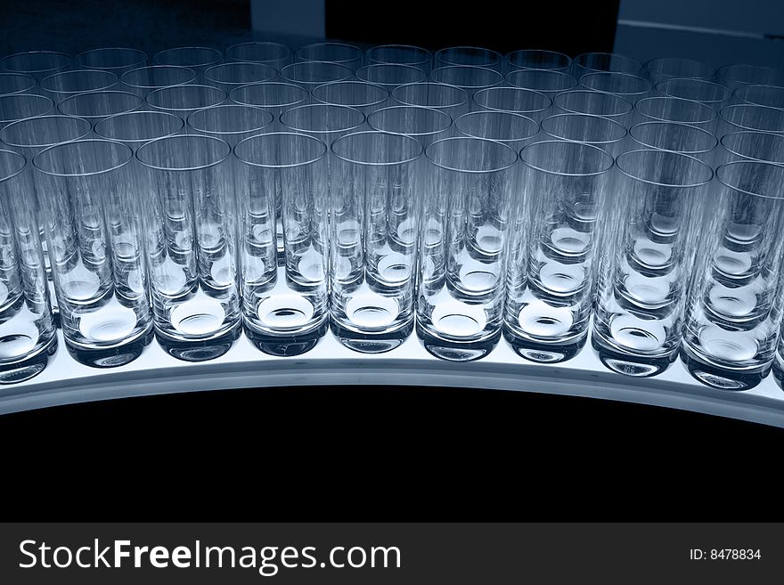 Empty glasses is orderly on a white lamp box